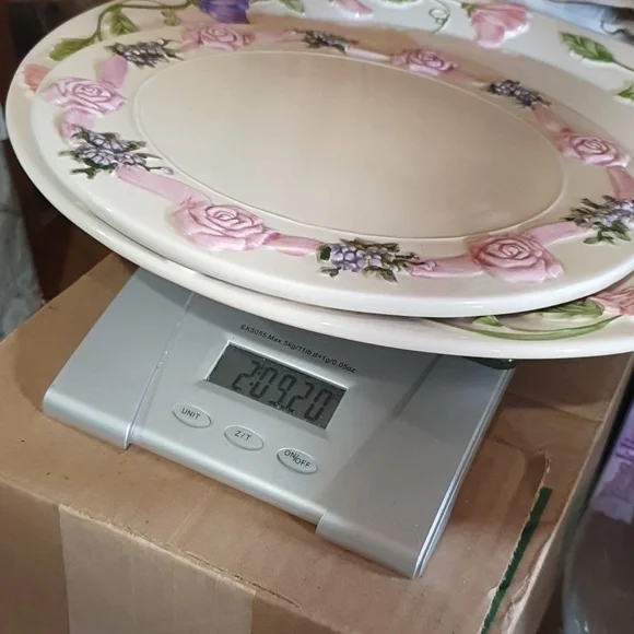 Vintage floral cake serving plates 3 piece set - Picture 11 of 13